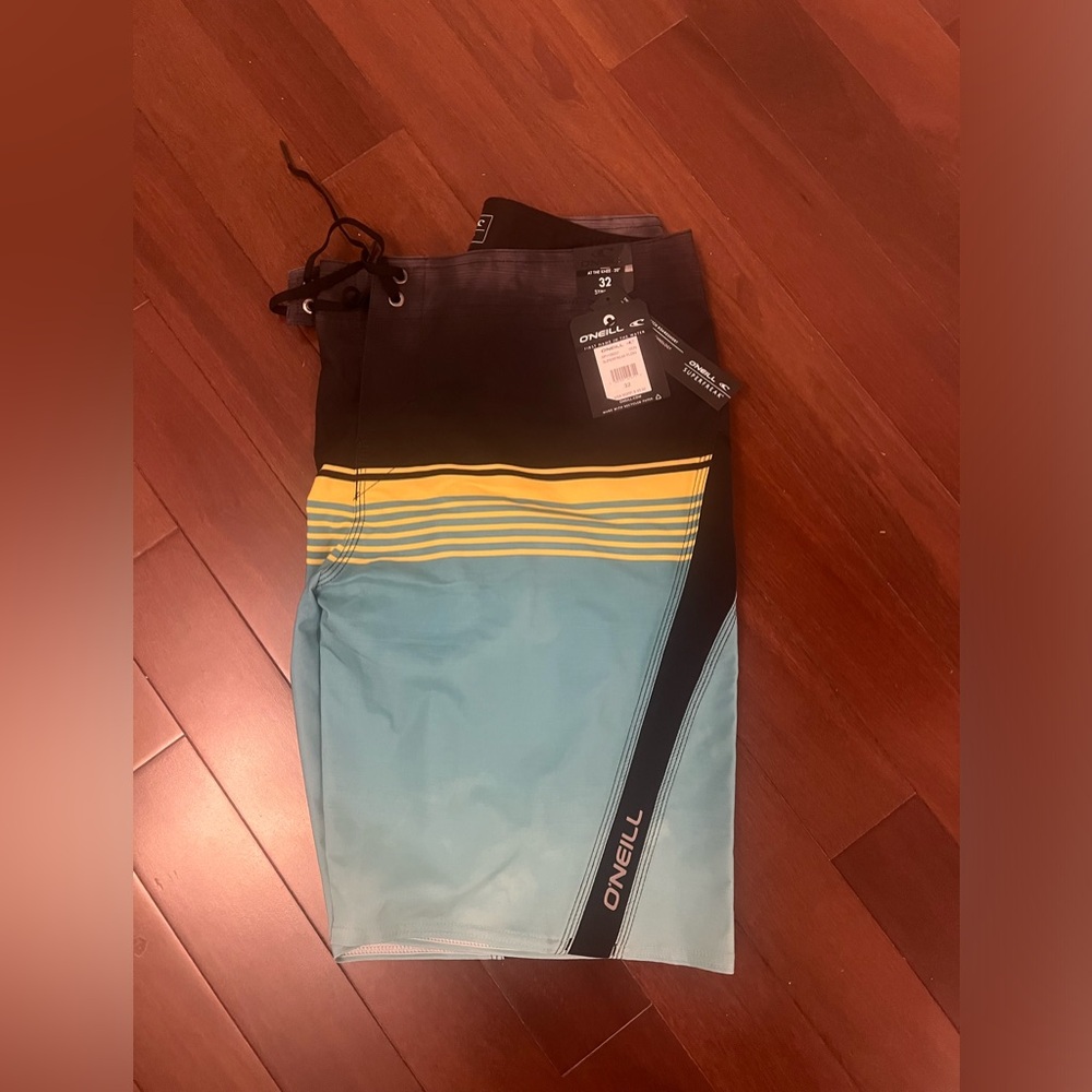 O’Neill men swim size 32 NWT